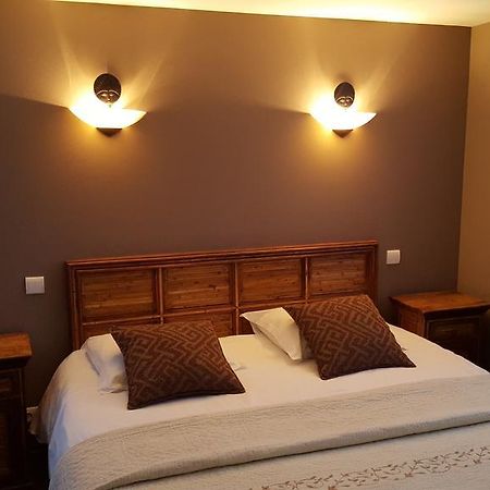 Logis Hotel Les Sapins Le Menil Bagian luar foto
