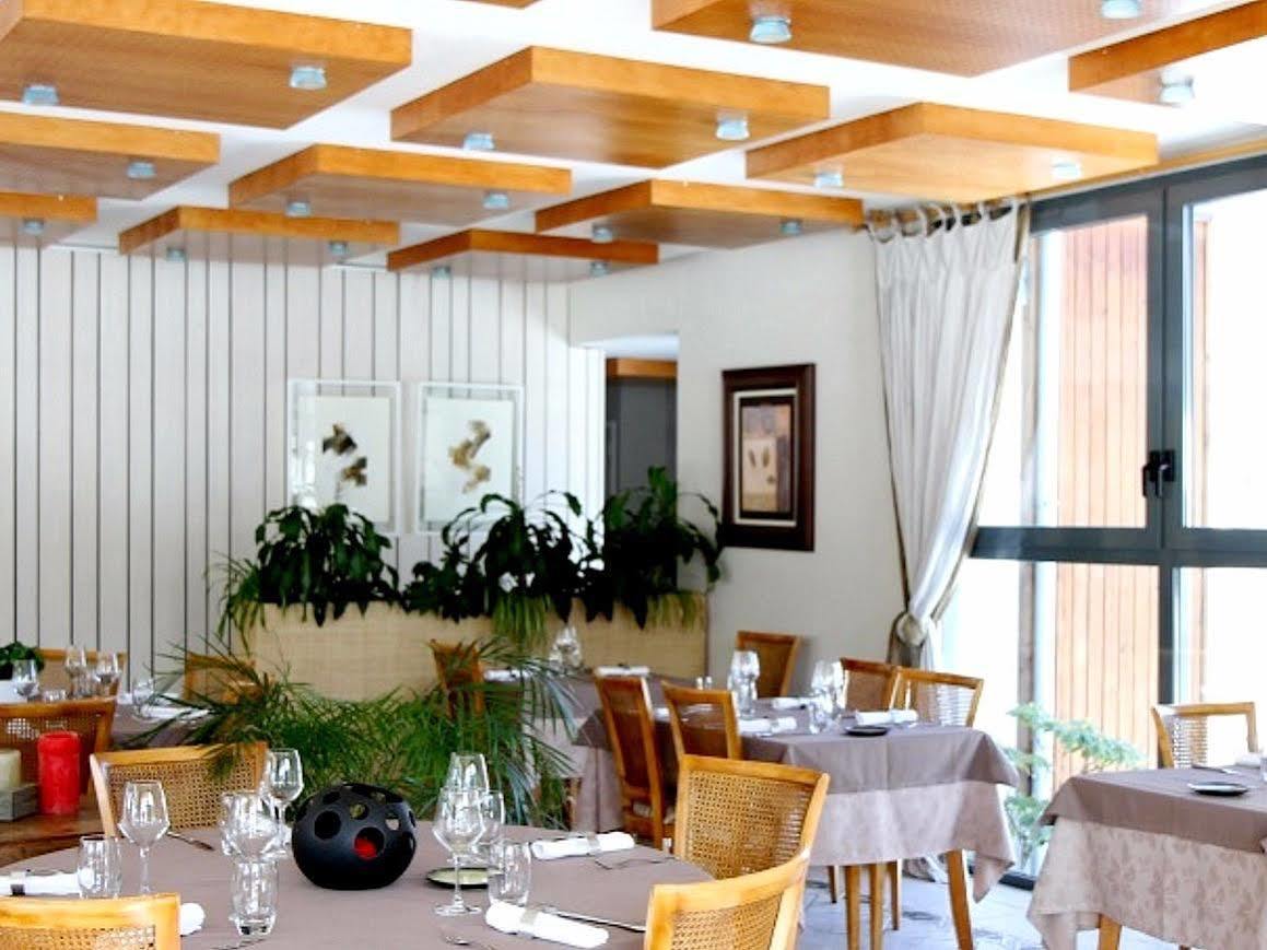 Logis Hotel Les Sapins Le Menil Bagian luar foto